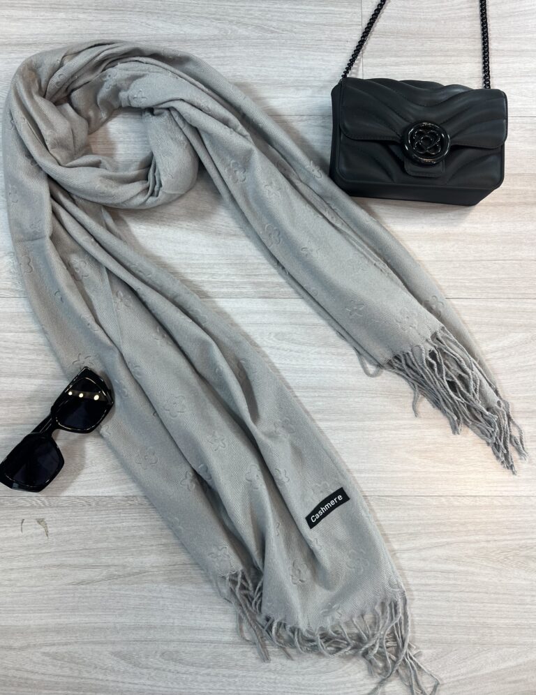 lenço flanelado florzinha cinza claro lenço flanelado florzinha cinza claro