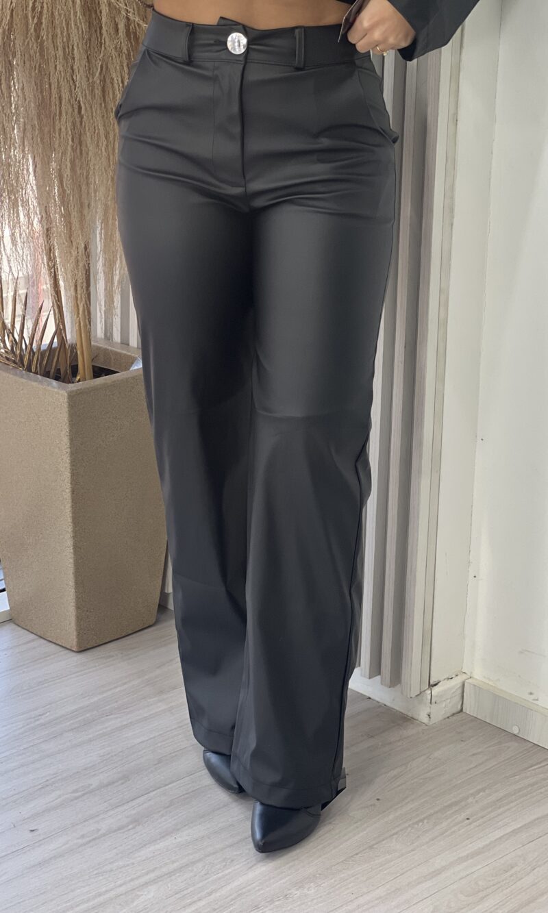 calça pantalona courino paula preto