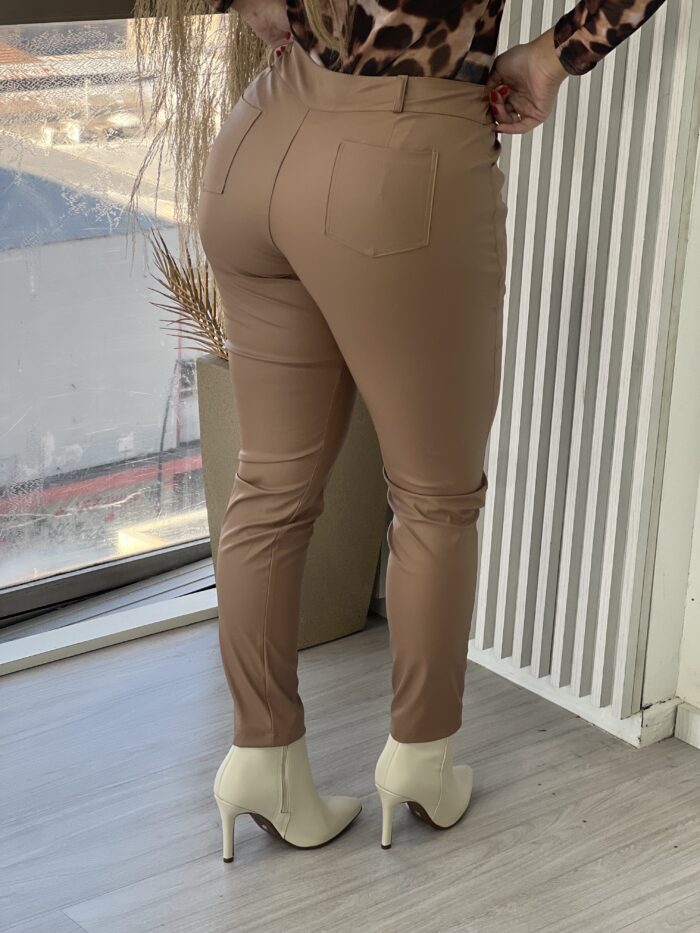 calça courino amanda bege calça courino amanda bege