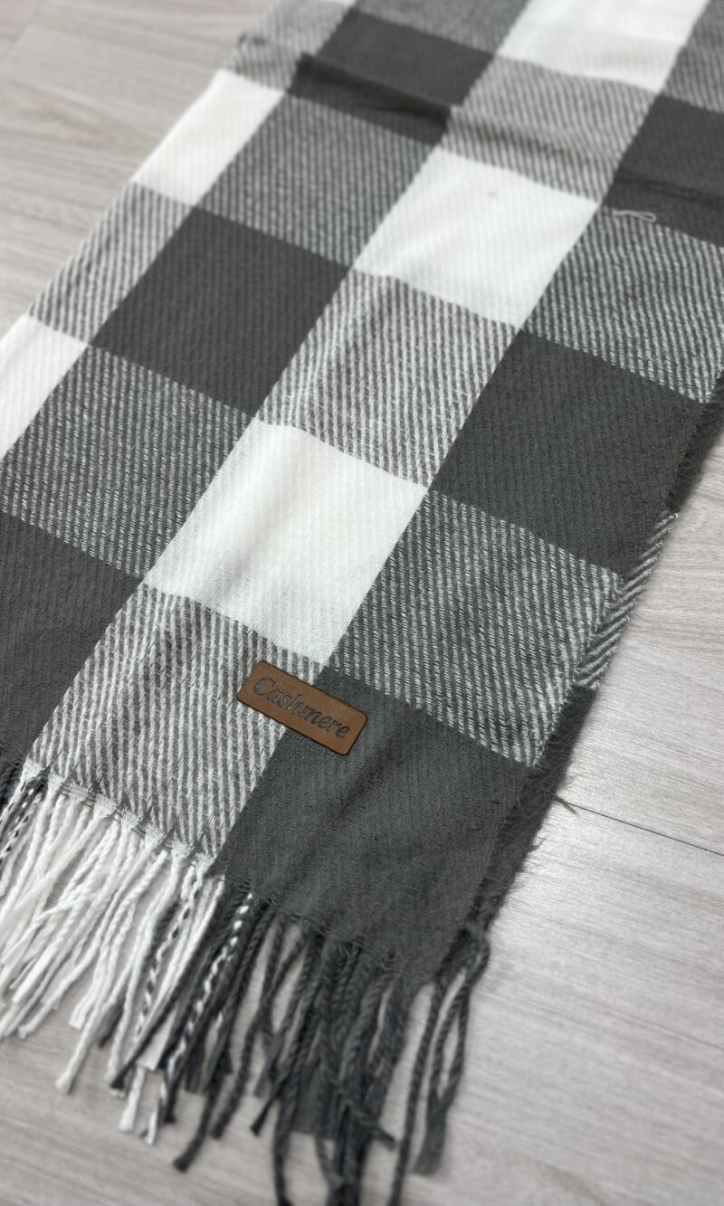lenço flanelado xadrez cinza