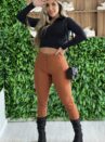 calça courino amanda caramelo