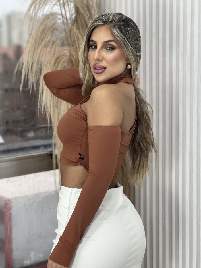 cropped manga longa bad mi caramelo cropped manga longa bad mi caramelo