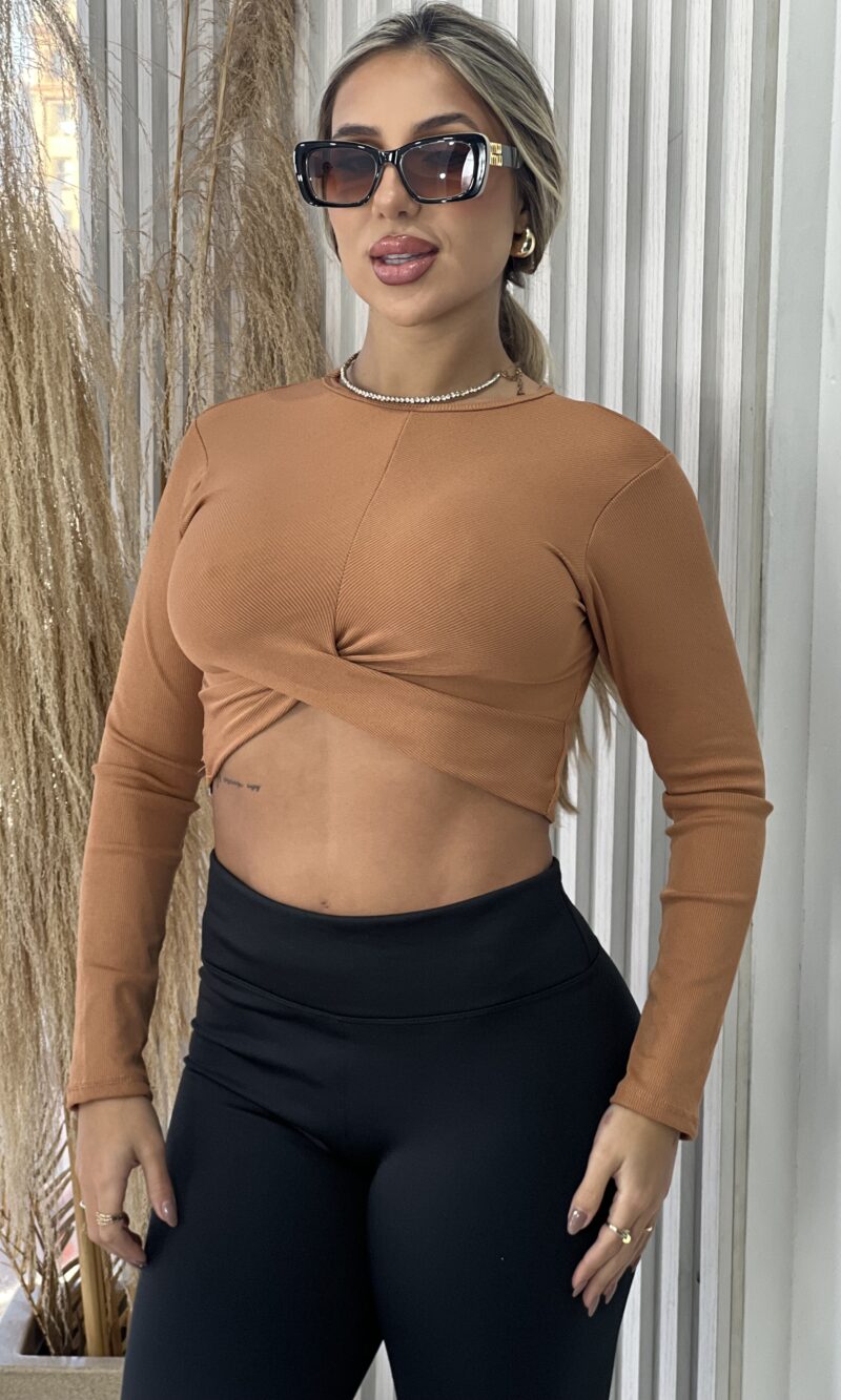 cropped manga longa lili caramelo