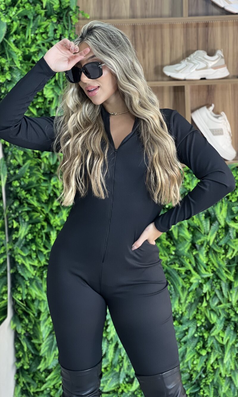 macacão longo canelado preto macacão longo canelado preto