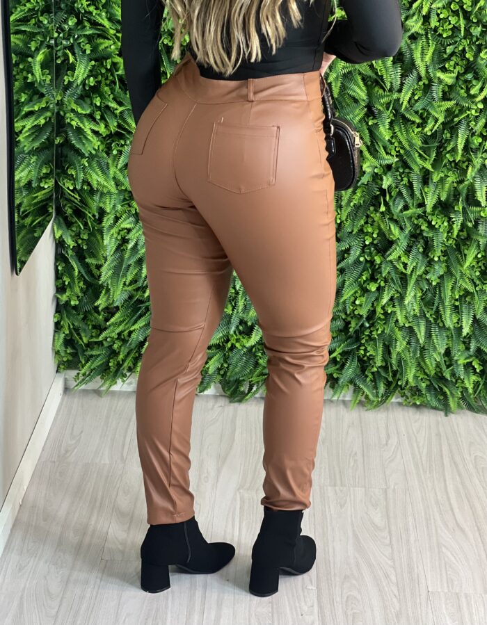 calça courino amanda caramelo calça courino amanda caramelo