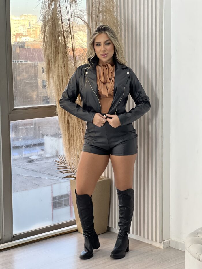 jaqueta courino/couro fake amanda preto jaqueta courino/couro fake amanda preto