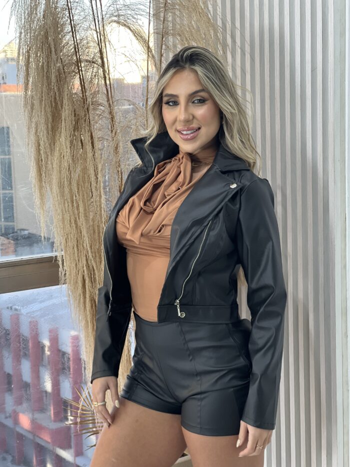 jaqueta courino/couro fake amanda preto jaqueta courino/couro fake amanda preto