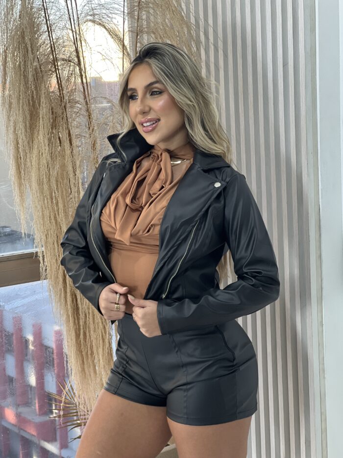 jaqueta courino/couro fake amanda preto