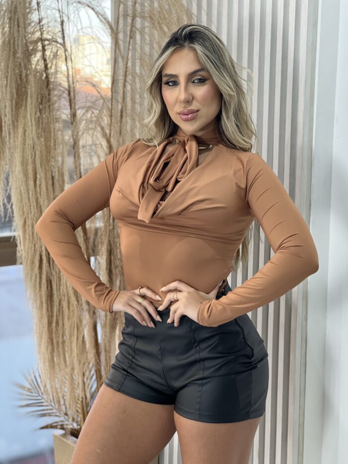 cropped manga longa milleny caramelo cropped manga longa milleny caramelo