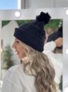 touca peluciada pompom preto