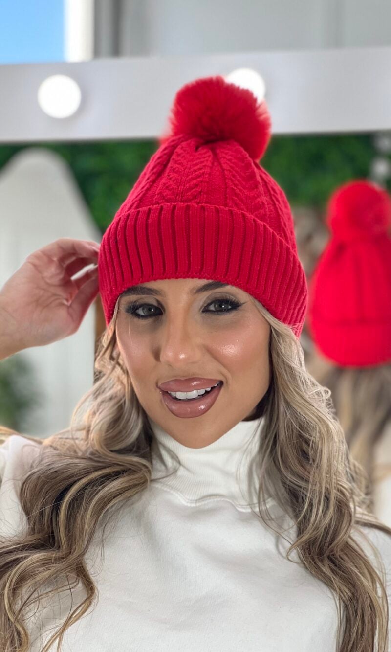 touca peluciada pompom vermelho
