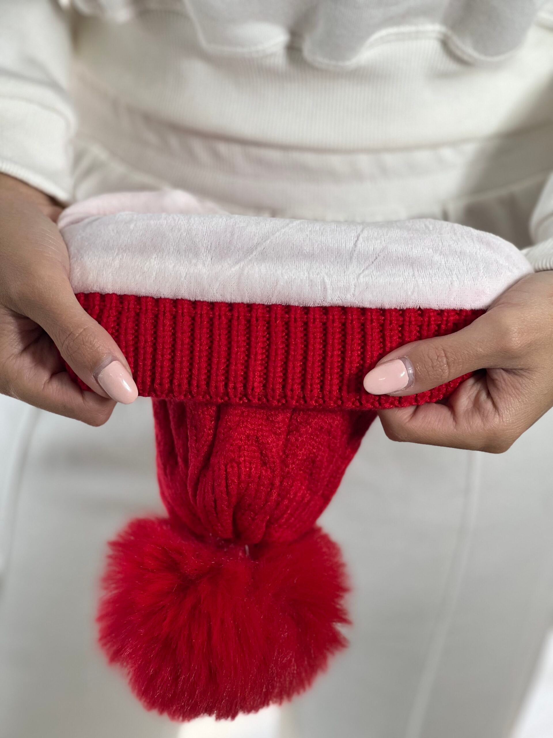 touca peluciada pompom vermelho touca peluciada pompom vermelho