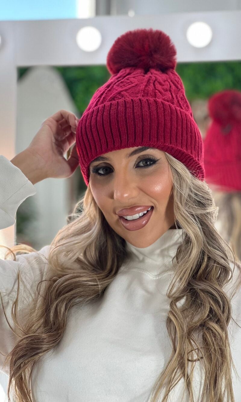 touca peluciada pompom bordo
