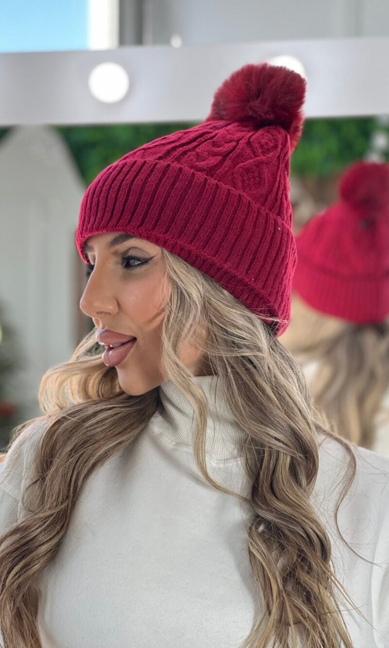touca peluciada pompom bordo