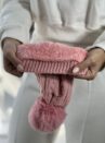 touca peluciada pompom rosa
