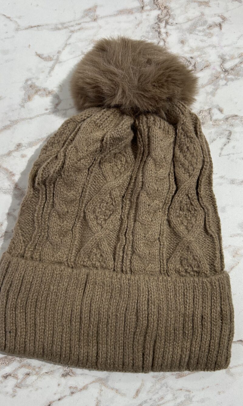 touca pompom bege liso