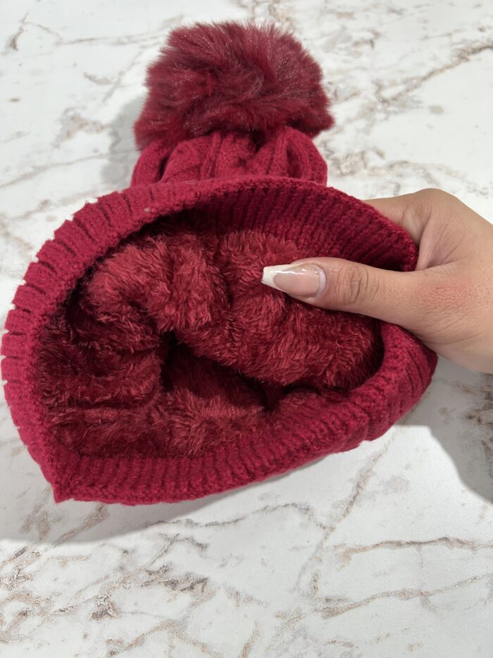 touca pompom bordô liso touca pompom bordô liso