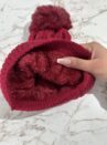 touca pompom bordô liso