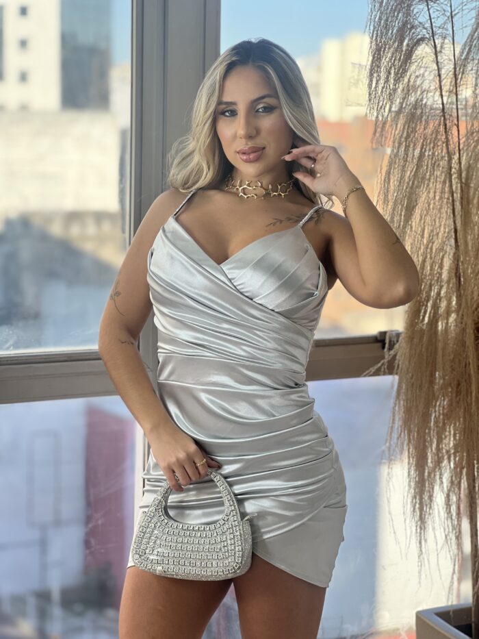 vestido acetinado fiorella prata