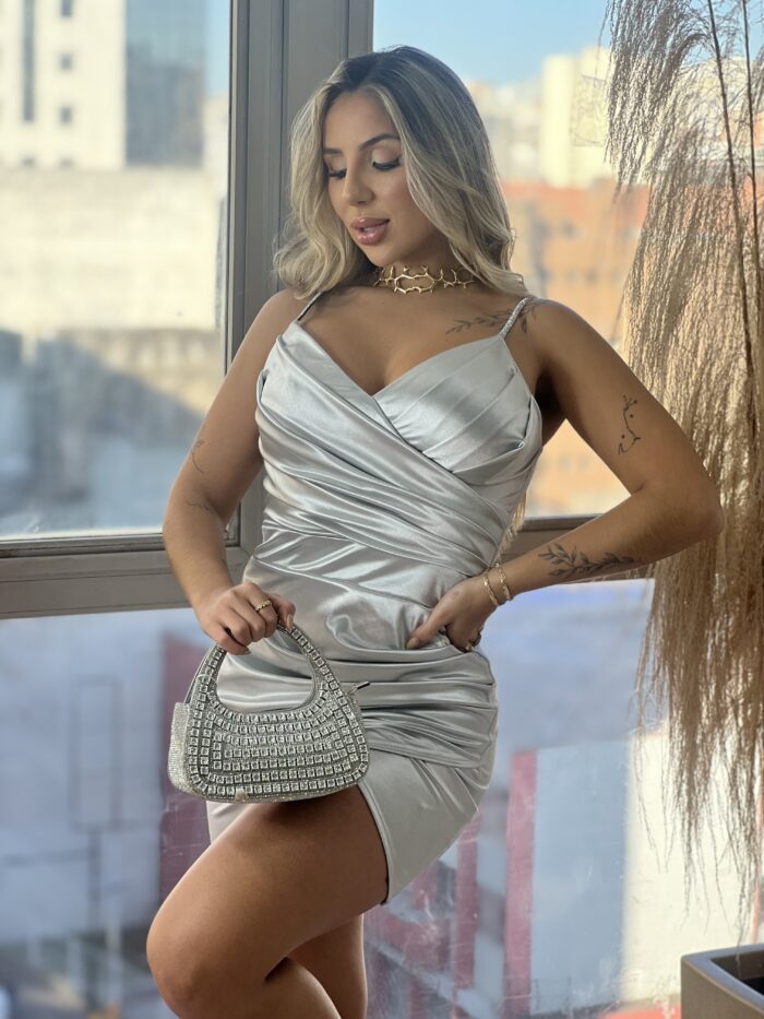 vestido acetinado fiorella prata vestido acetinado fiorella prata