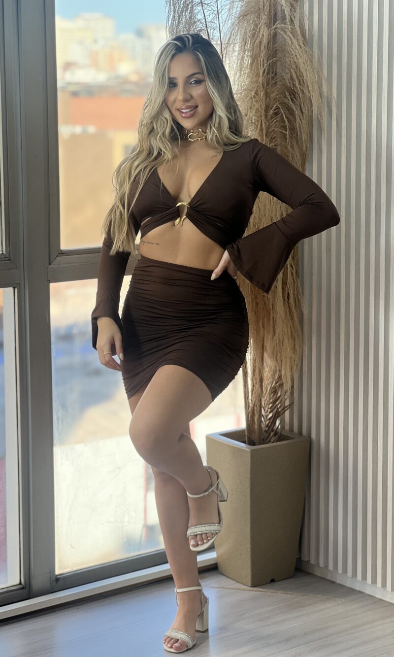 conjunto alice marrom