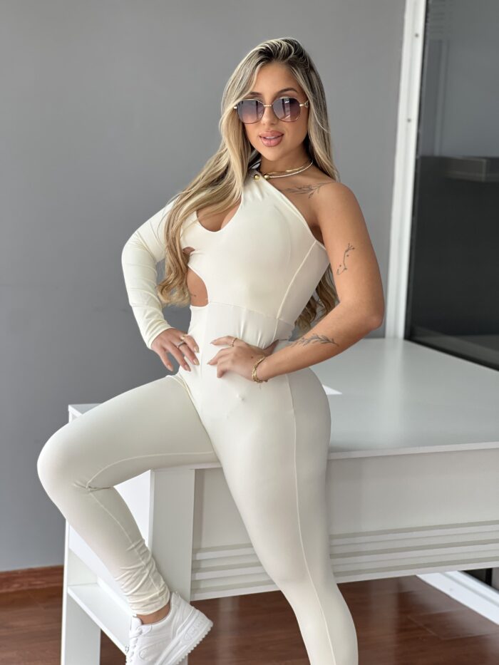 macacão poliamida kate creme macacão poliamida kate creme