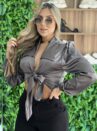 camisa cropped acetinado cinza chumbo