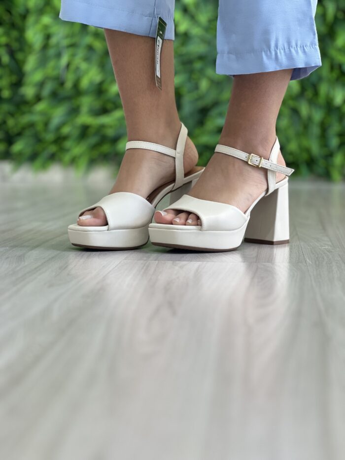 sandalia salto bloco off white vizzano 6472 207 sandalia salto bloco off white vizzano 6472 207