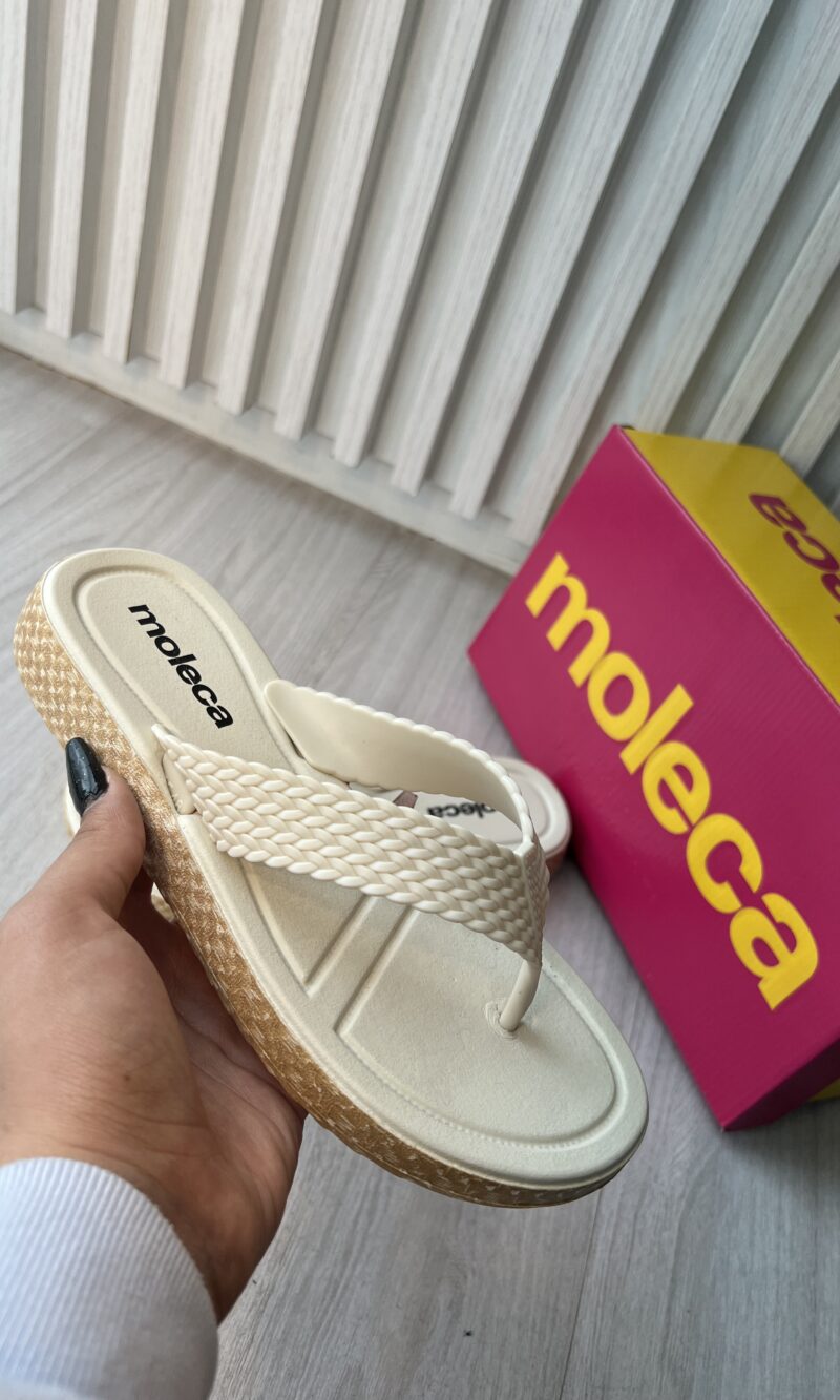 chinelo tira pronta off white moleca 5548 307