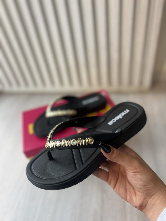 rasteira chinelo pedraria moleca preto 5548.108 rasteira chinelo pedraria moleca preto 5548.108