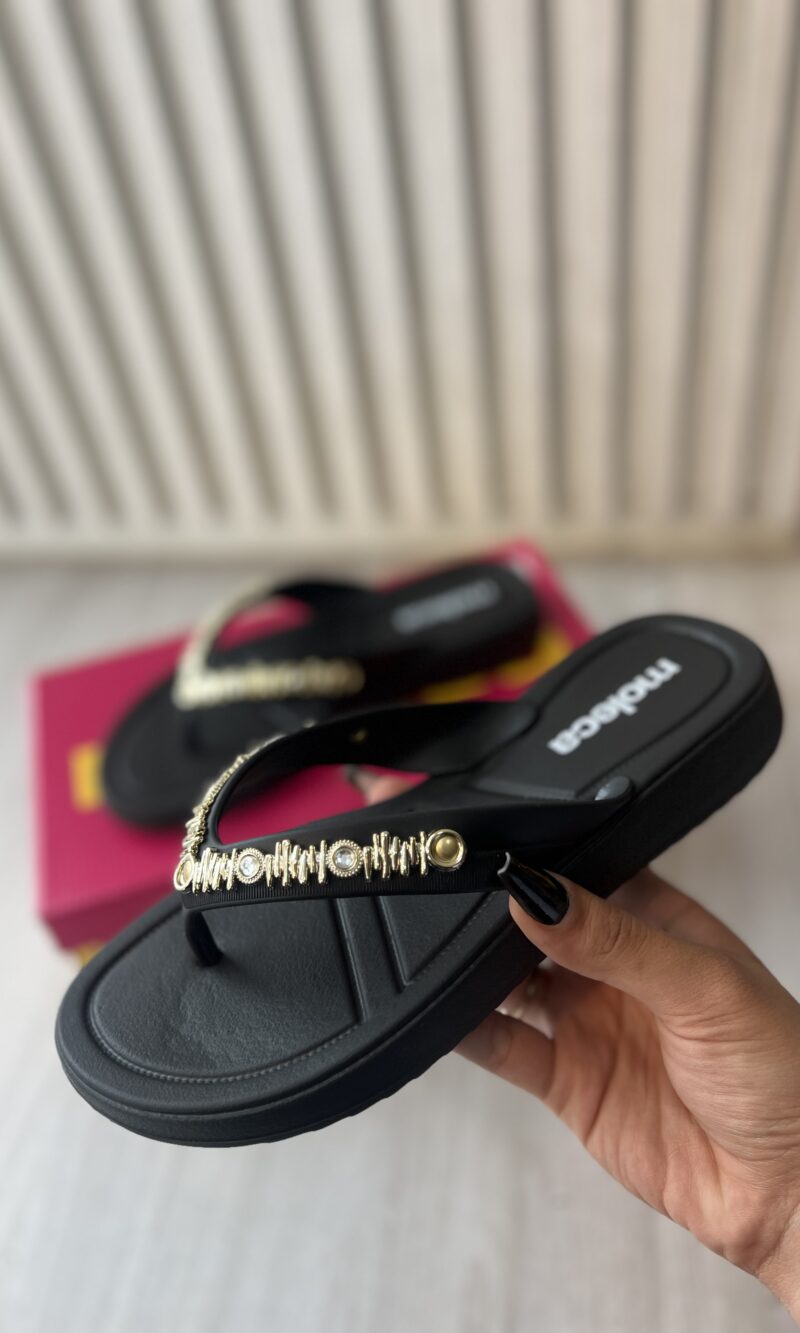 rasteira chinelo pedraria moleca preto 5548.108