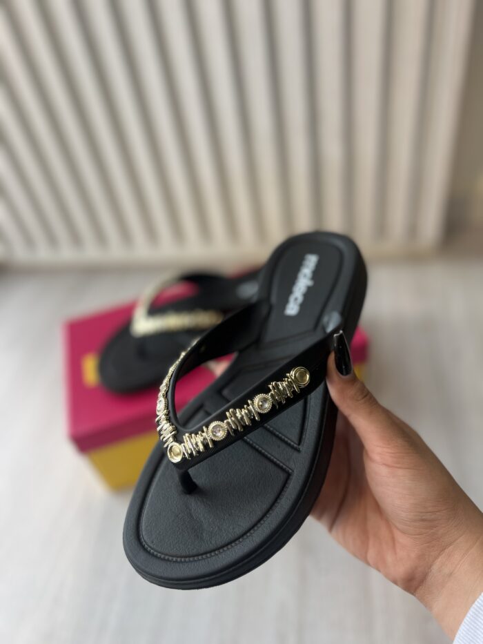 rasteira chinelo pedraria moleca preto 5548.108 rasteira chinelo pedraria moleca preto 5548.108