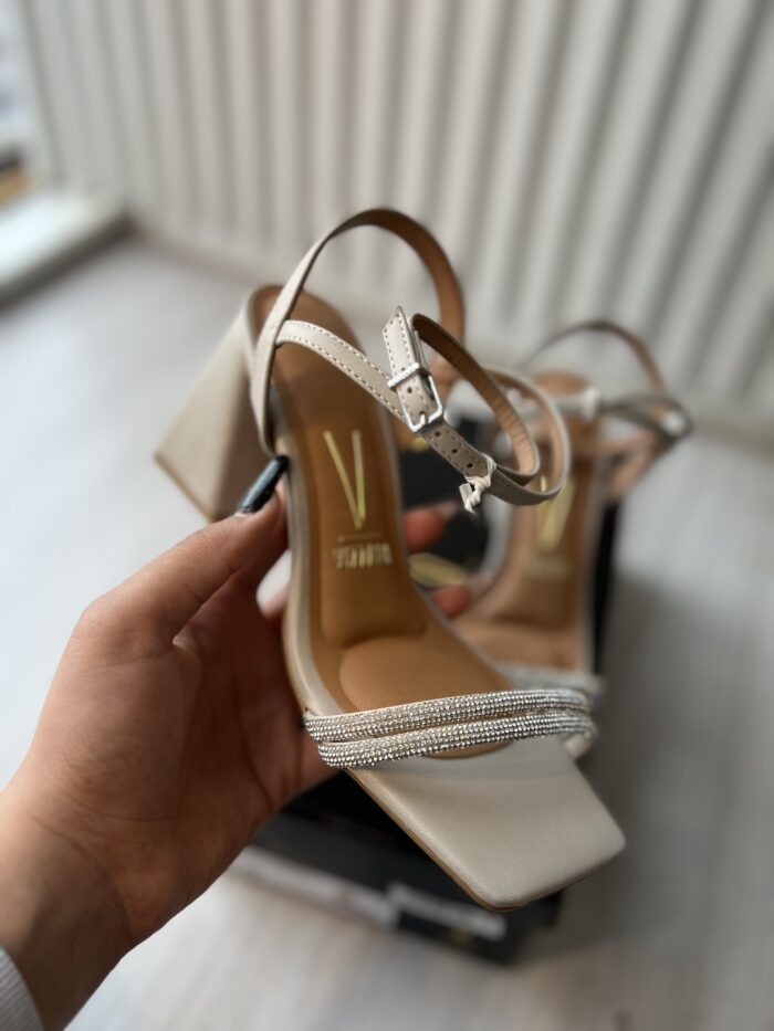 sandalia salto bloco cinza vizzano 6464 145