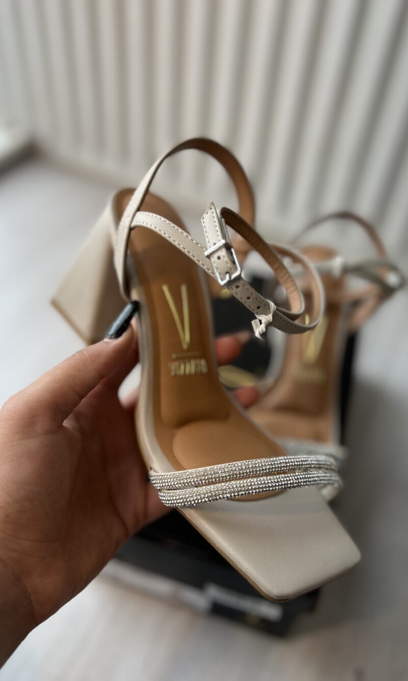 sandalia salto bloco cinza vizzano 6464 145