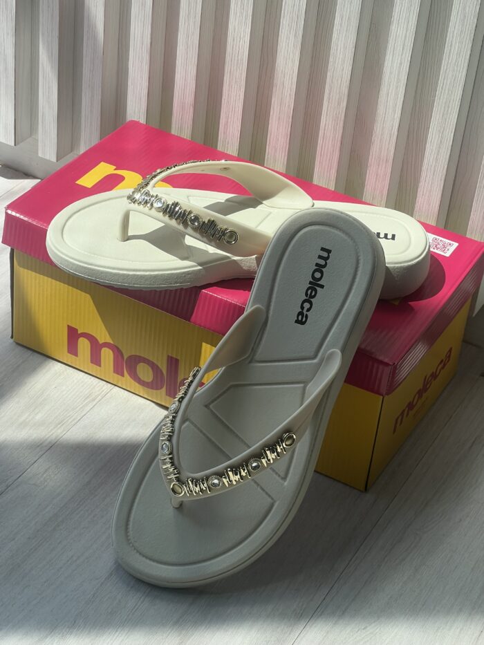 rasteira chinelo pedraria moleca off white 5548 108 rasteira chinelo pedraria moleca off white 5548 108