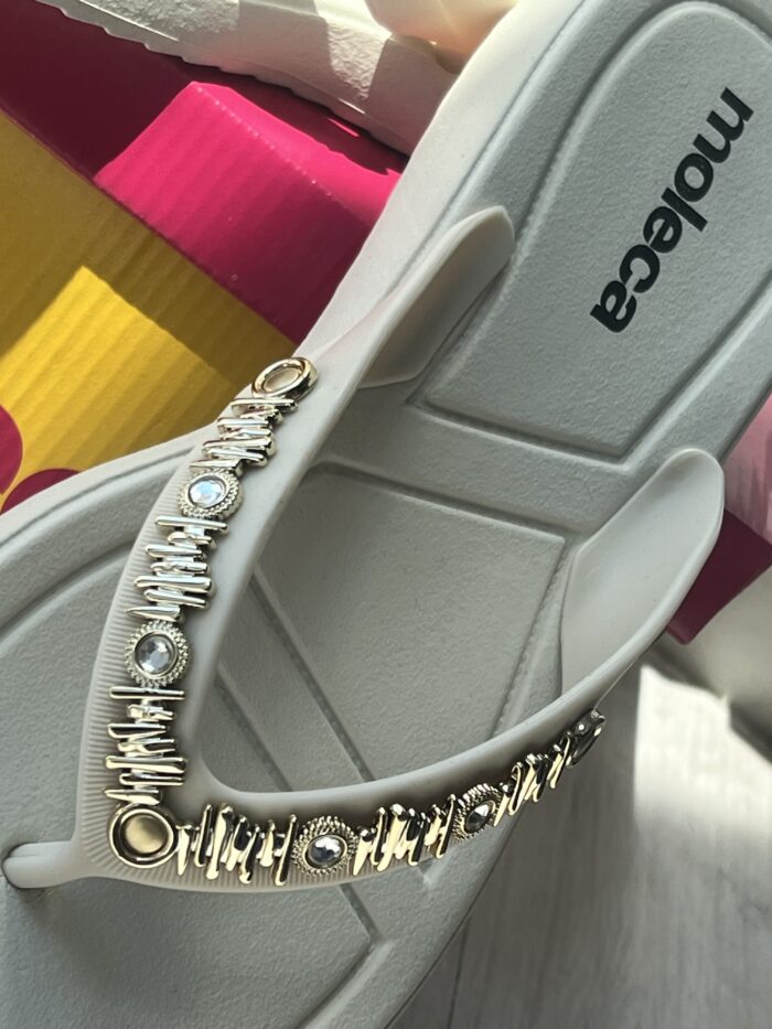 rasteira chinelo pedraria moleca off white 5548 108 rasteira chinelo pedraria moleca off white 5548 108