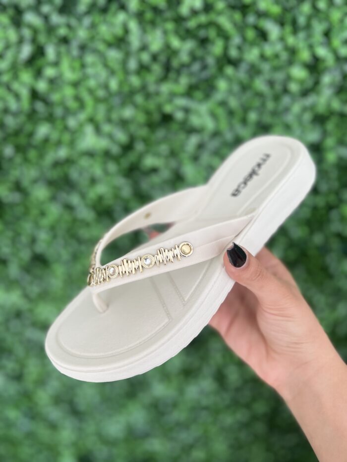 rasteira chinelo pedraria moleca off white 5548 108 rasteira chinelo pedraria moleca off white 5548 108