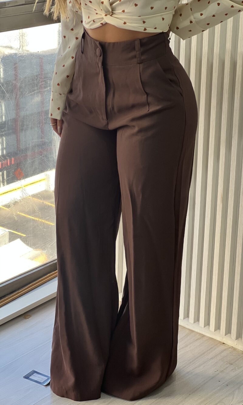 calça alfaiataria pantalona helena marrom