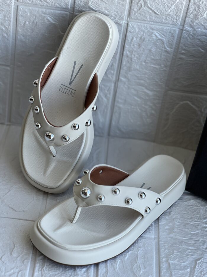 chinelo rasteira tachas off white vizzano 6506 106 chinelo rasteira tachas off white vizzano 6506 106