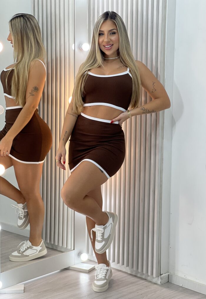 conjunto kika marrom