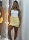 saia cargo com short lory amarelo manteiga