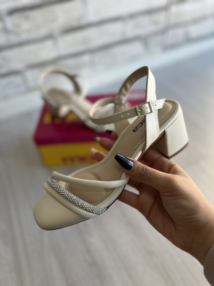 sandalia valencia off white moleca 5496 113 sandalia valencia off white moleca 5496 113