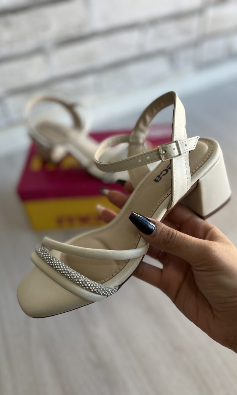 sandalia valencia off white moleca 5496 113 sandalia valencia off white moleca 5496 113