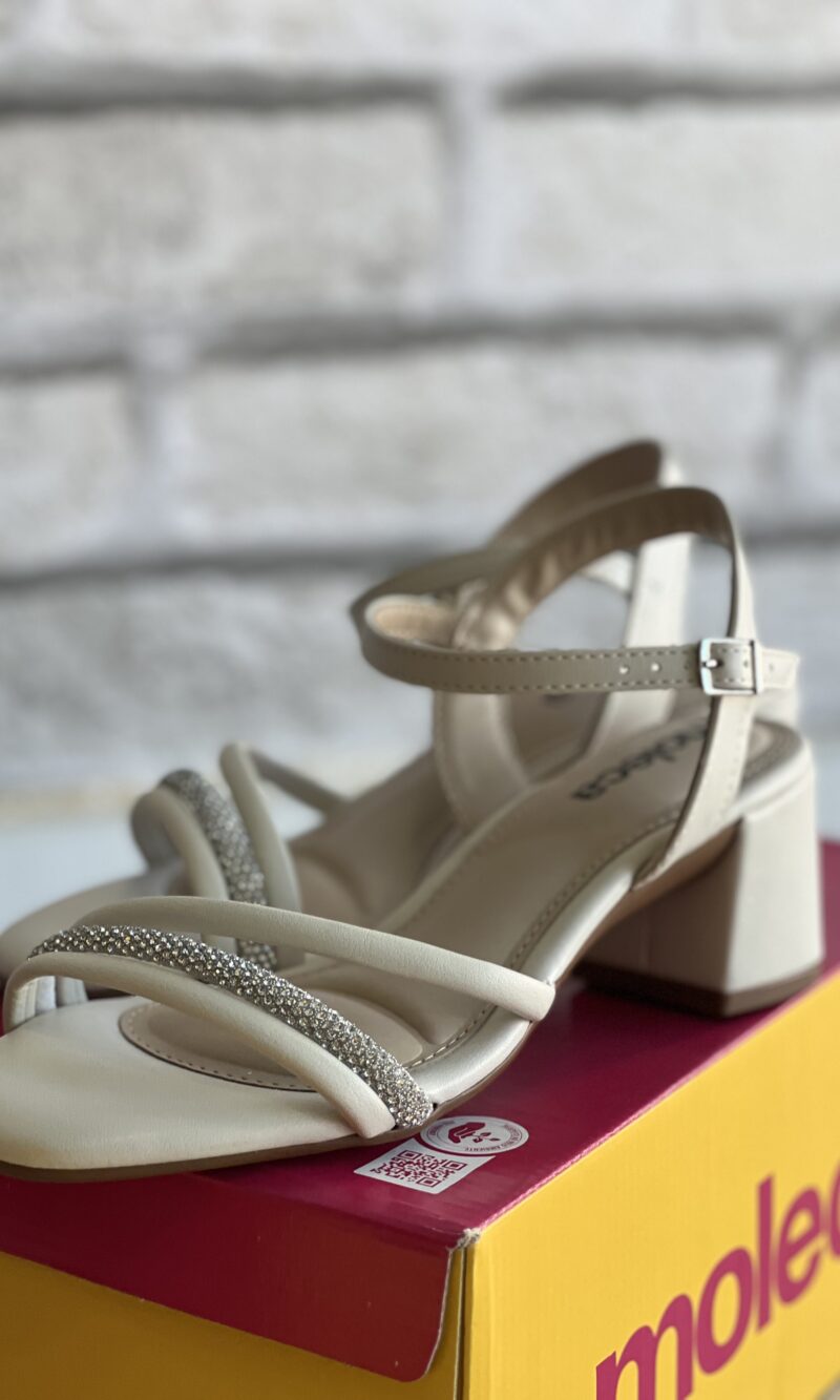 sandalia valencia off white moleca 5496 113