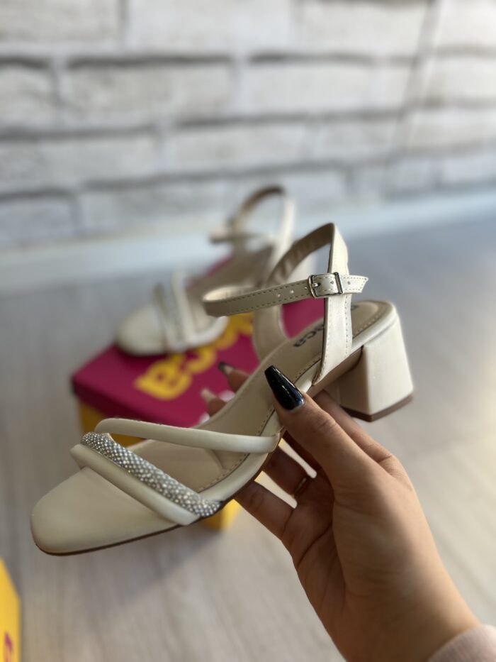 sandalia valencia off white moleca 5496 113 sandalia valencia off white moleca 5496 113