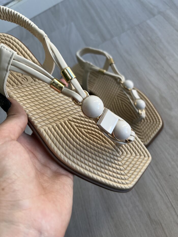 rasteira gaspea atenas off white moleca 5558 106 rasteira gaspea atenas off white moleca 5558 106