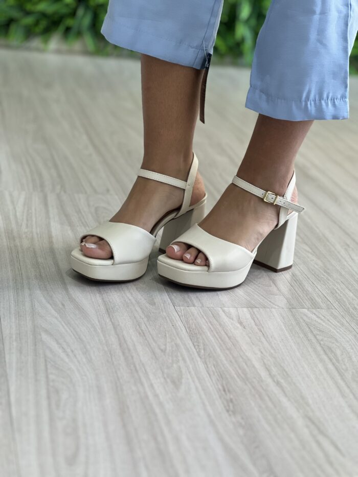 sandalia salto bloco off white vizzano 6472 207 sandalia salto bloco off white vizzano 6472 207