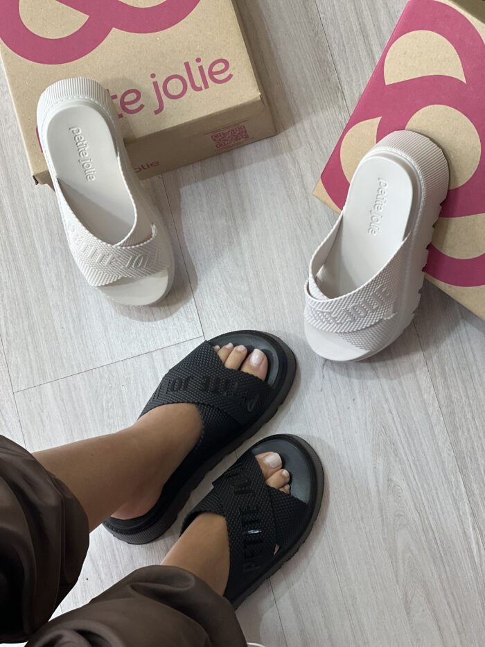 tamanco chinelo tratorado preto petite jolie pj7588 tamanco chinelo tratorado preto petite jolie pj7588