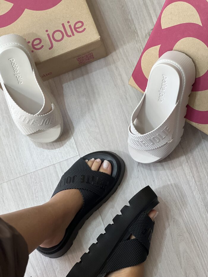 tamanco chinelo tratorado preto petite jolie pj7588 tamanco chinelo tratorado preto petite jolie pj7588