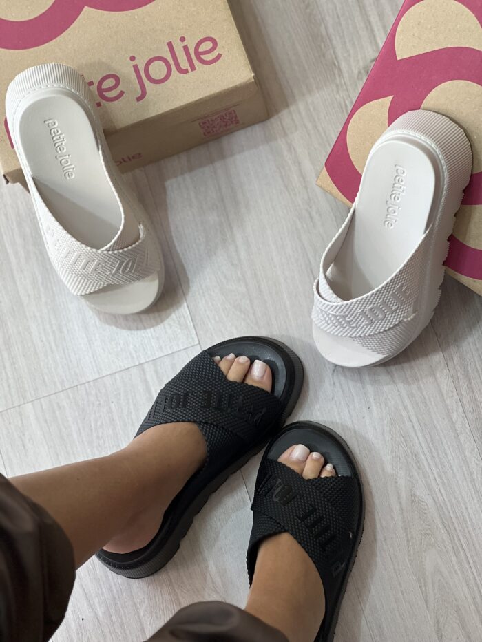 tamanco chinelo tratorado preto petite jolie pj7588 tamanco chinelo tratorado preto petite jolie pj7588